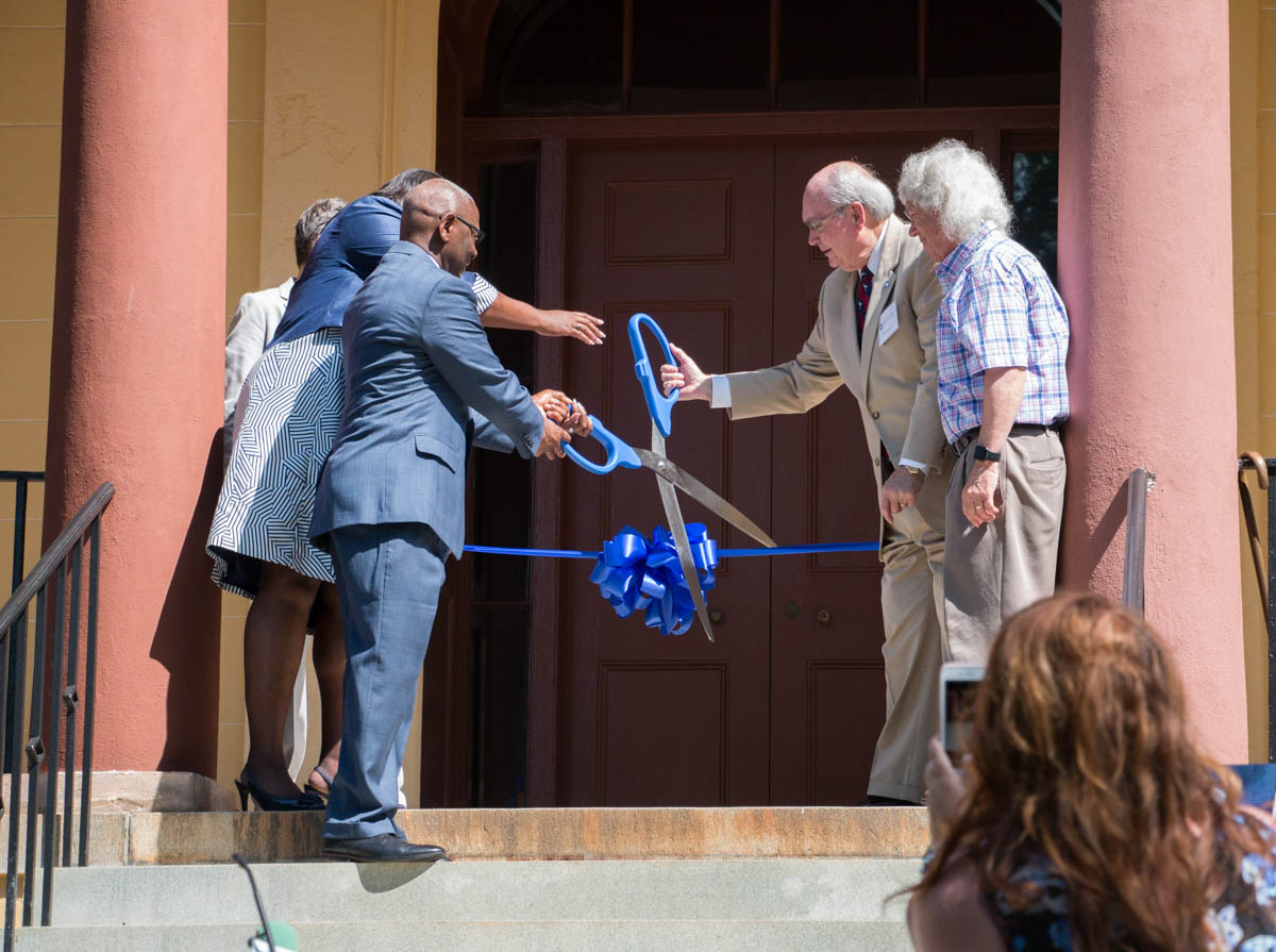 Pearce helps cut ribbon at Hampton-Preston