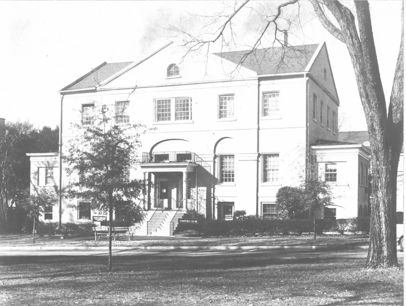 Exterior of the McCutchen House in the 1920s